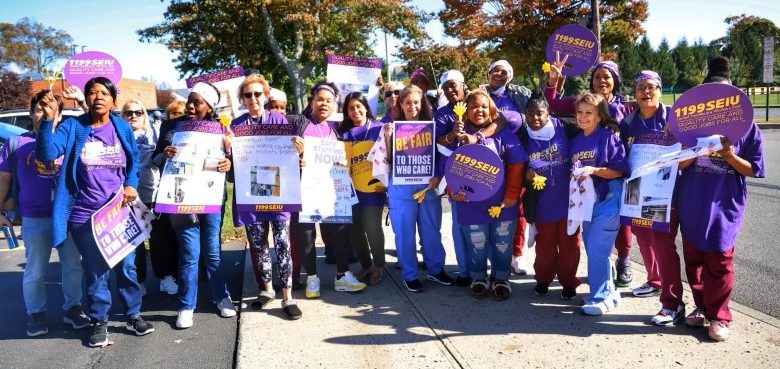 Amityville picketing 1023