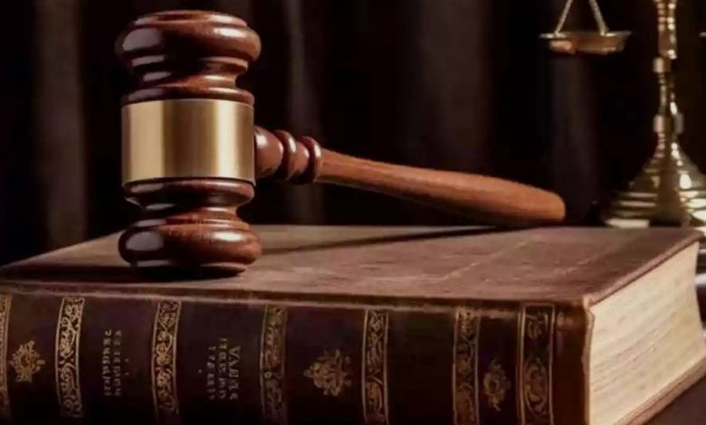 Gavel cropped 1123